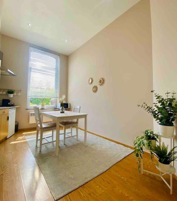 Charmant Petit Appartement. Lieja Exterior foto