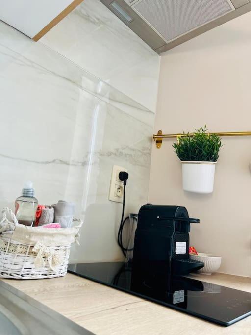 Charmant Petit Appartement. Lieja Exterior foto
